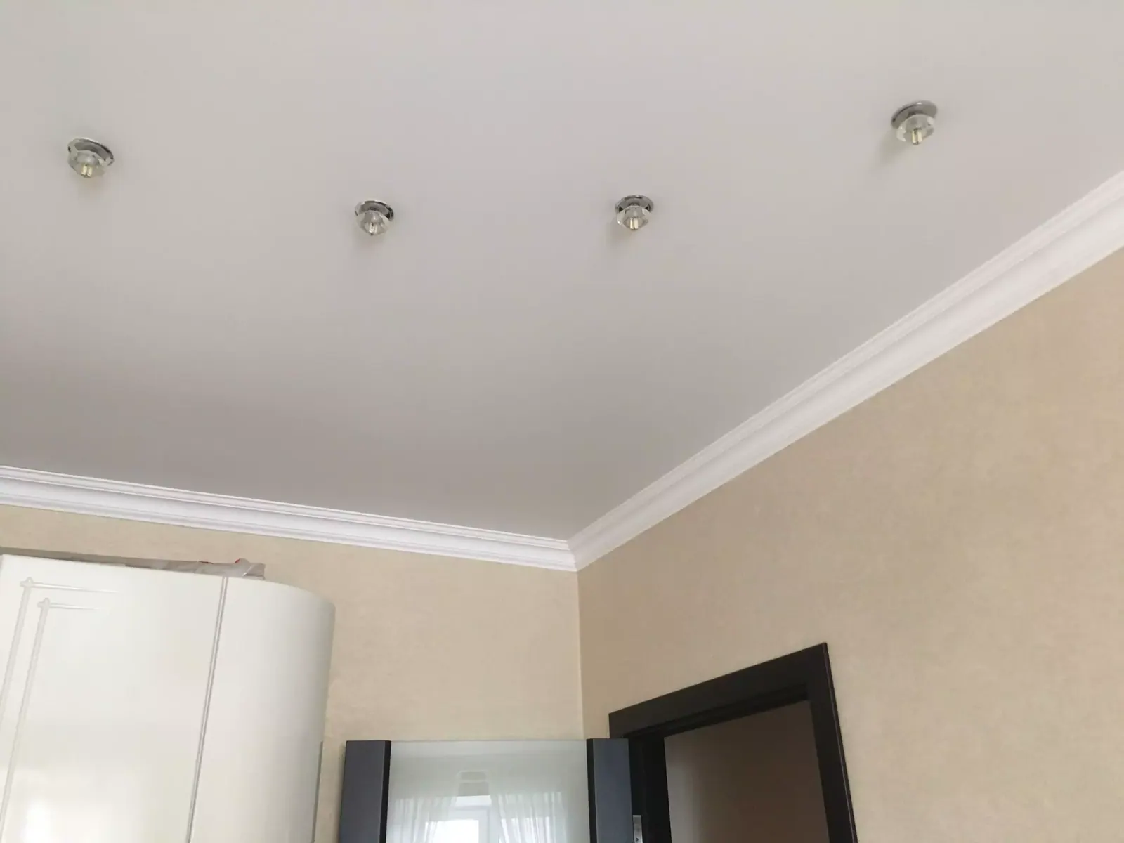 Матовый натяжной потолок в квартиру — Анапа, Поликарпова, 2 к2, фото 1